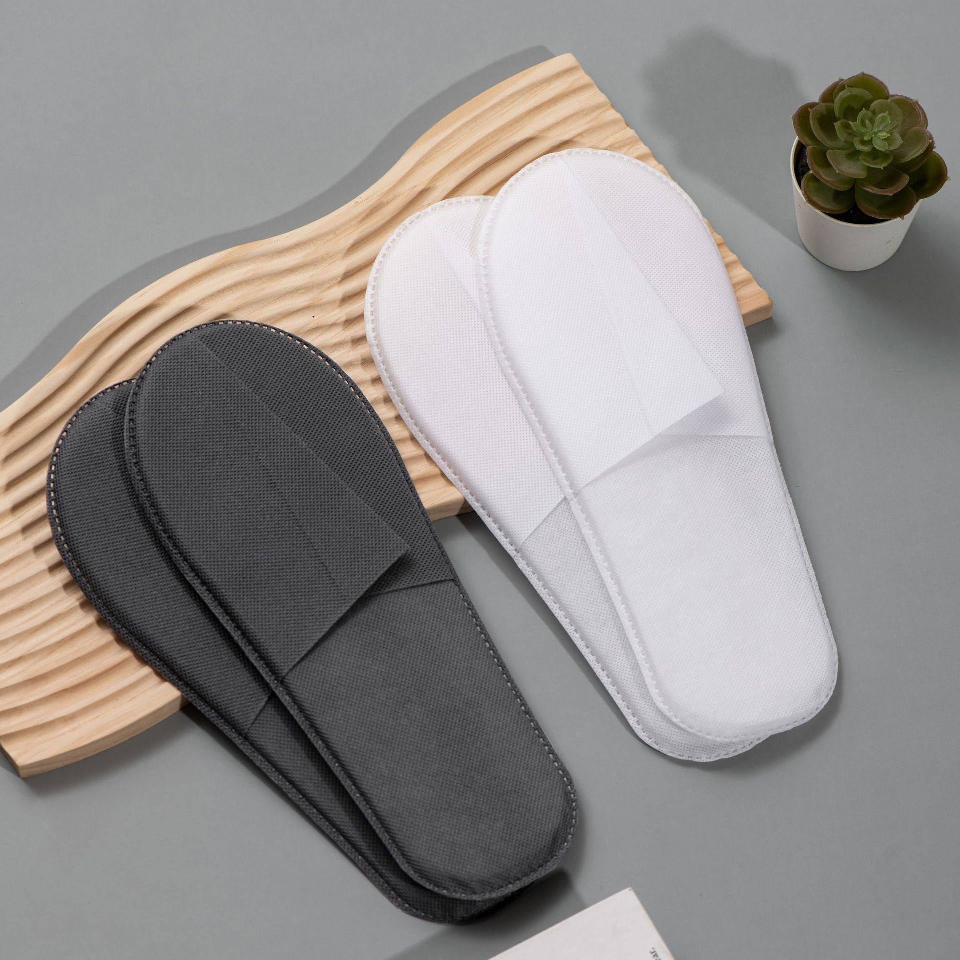 Factory Spot Wholesale Hotel Supplies Disposable Non-Slip Slippers Hotel B&B Summer Thickened Non-Woven Customization