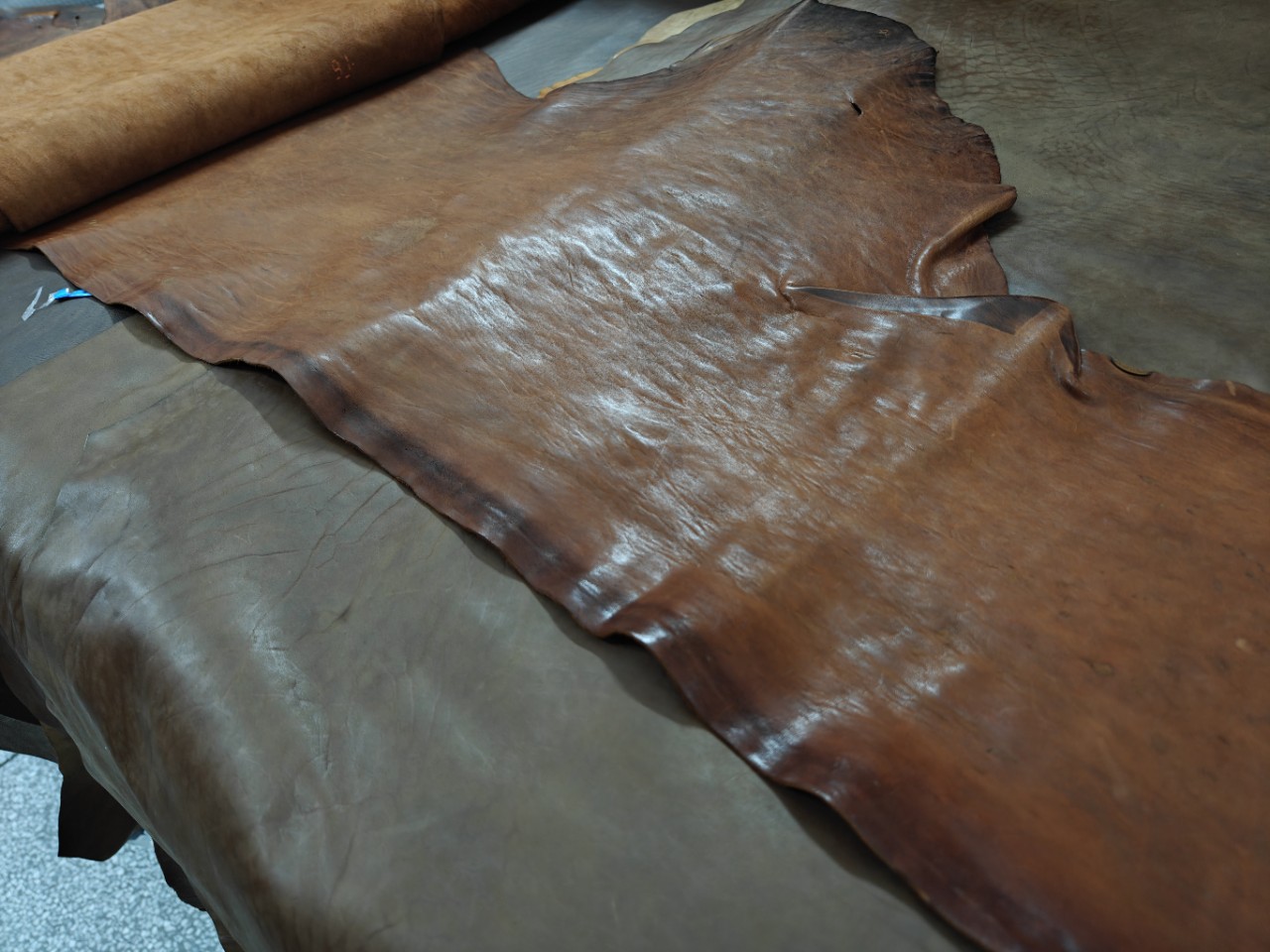 Vegetable-Tanned Horsehide Half-Cut with Horse Hip, Approximately 1.8mm, Soft Feel, Suitable for Clothing, Handbags, and Work Boots