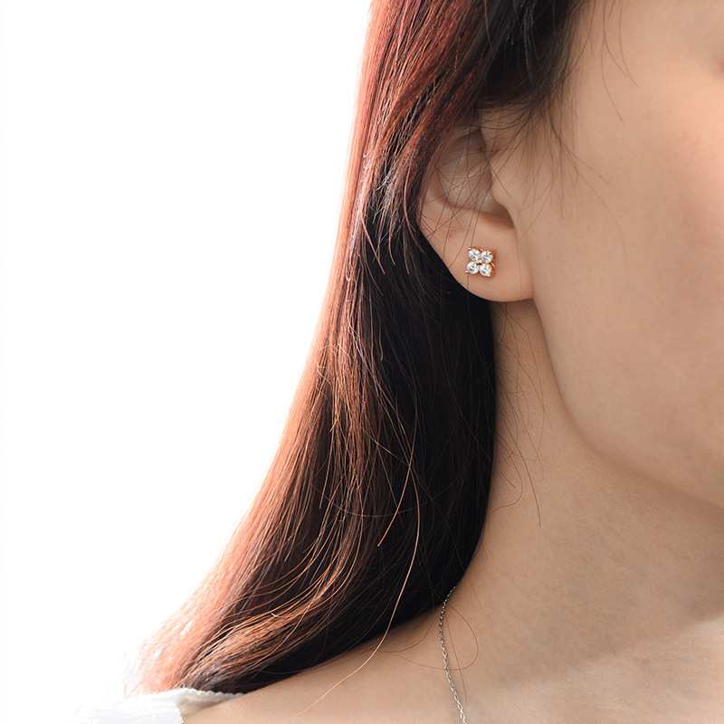 s925 sterling silver four-leaf clover moissanite earrings women's fashionable simple niche design champagne gold earrings butterfly plug