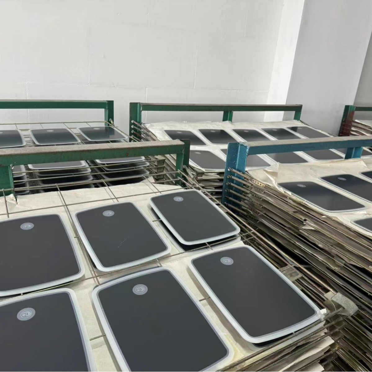 Smart Makeup Light Mirror Mirror Cutting and Processing Led Fill Light Lens Cutting Sand Blasting Screen Printing Coating Factory Batch