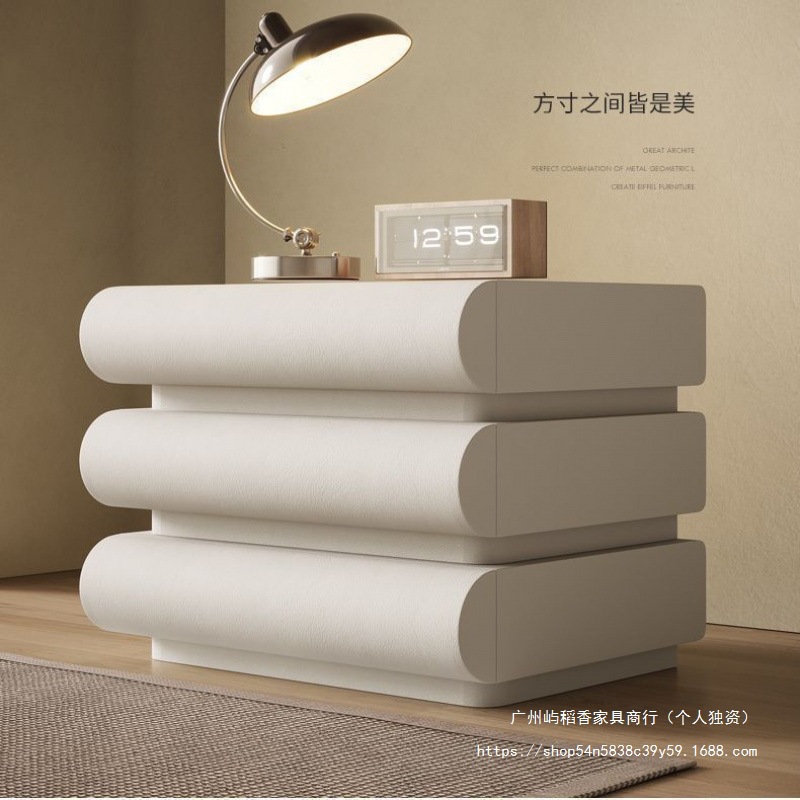 Кремовый стиль белый прикроватный шкаф из кожи итальянский минимализм спальня массив дерева прикроватное хранение 2024