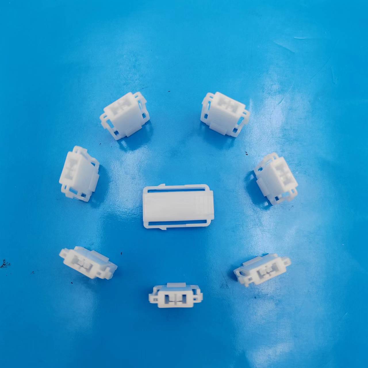 Directly Supplied from the Manufacturer/Three-Pin/Three-Hole Connector for Automobiles Ceramic H11 Two-Socket Connector Heat-Resistant and High-Temperature Resistant