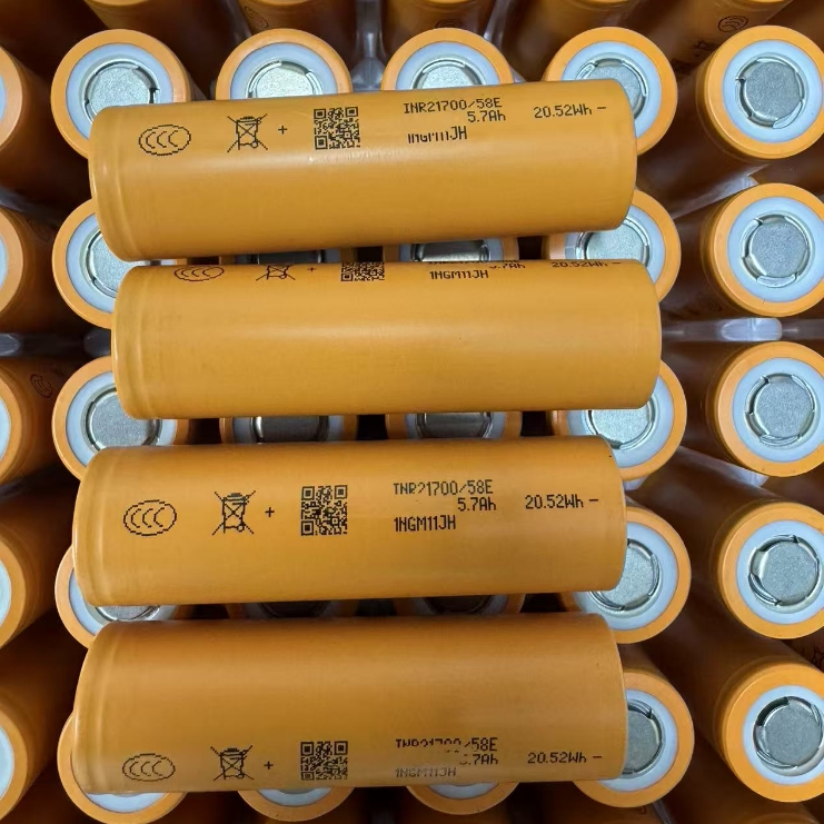 Yiwei 58E Inr21700 Lithium Battery Power 5800Mah Rechargeable Flashlight Power Bank Headlamp Battery Pack