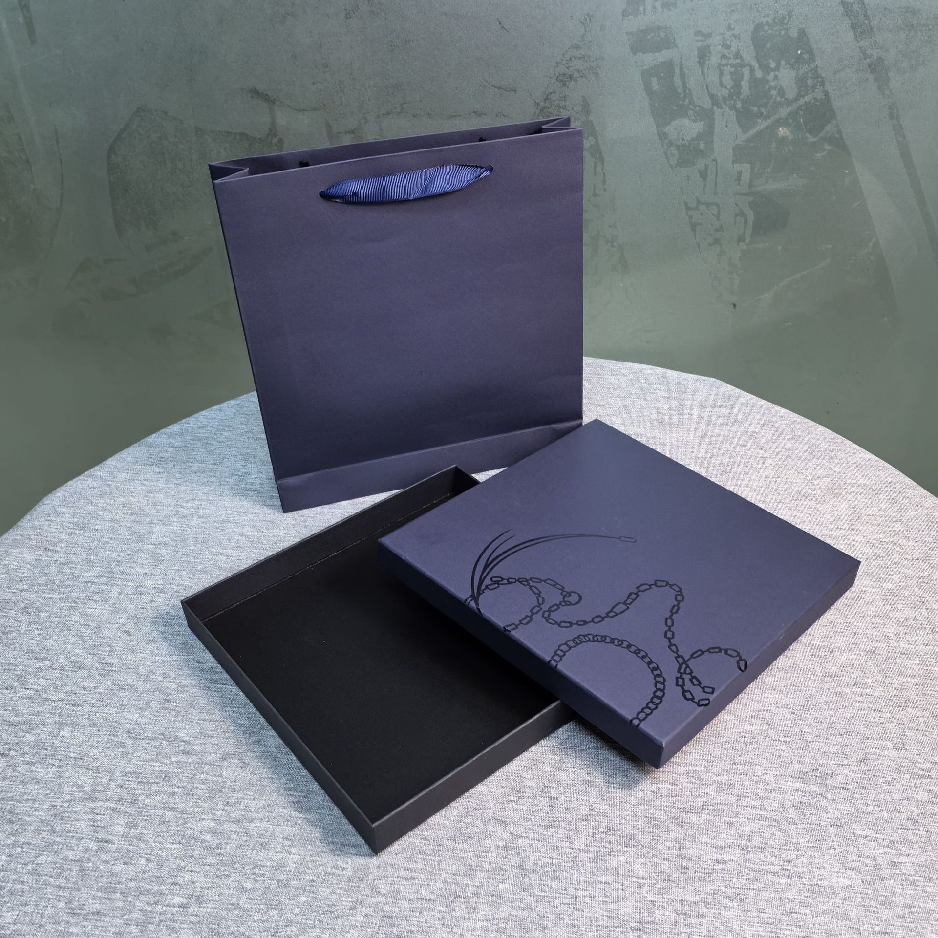 Ready Stock Holiday Gift Box Square Heaven and Earth Cover Gift Box Silk Scarf Clothing Packaging Box Birthday Gift Box Wholesale