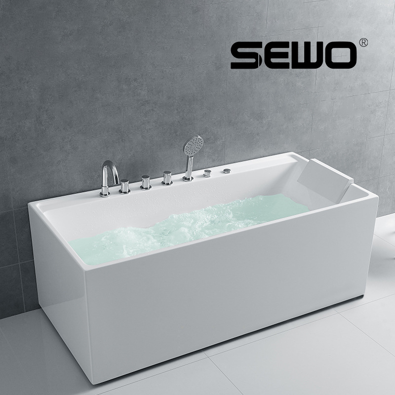 Небольшая акриловая ванна, глубокая, с термостатическим массажем