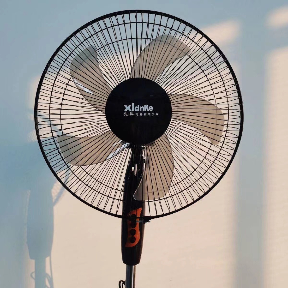 Foreign Trade Source Factory 16inch Floor-Standing Electric Fan Household Shaking Head Silent Mechanical Dormitory Fan Gift Wholesale