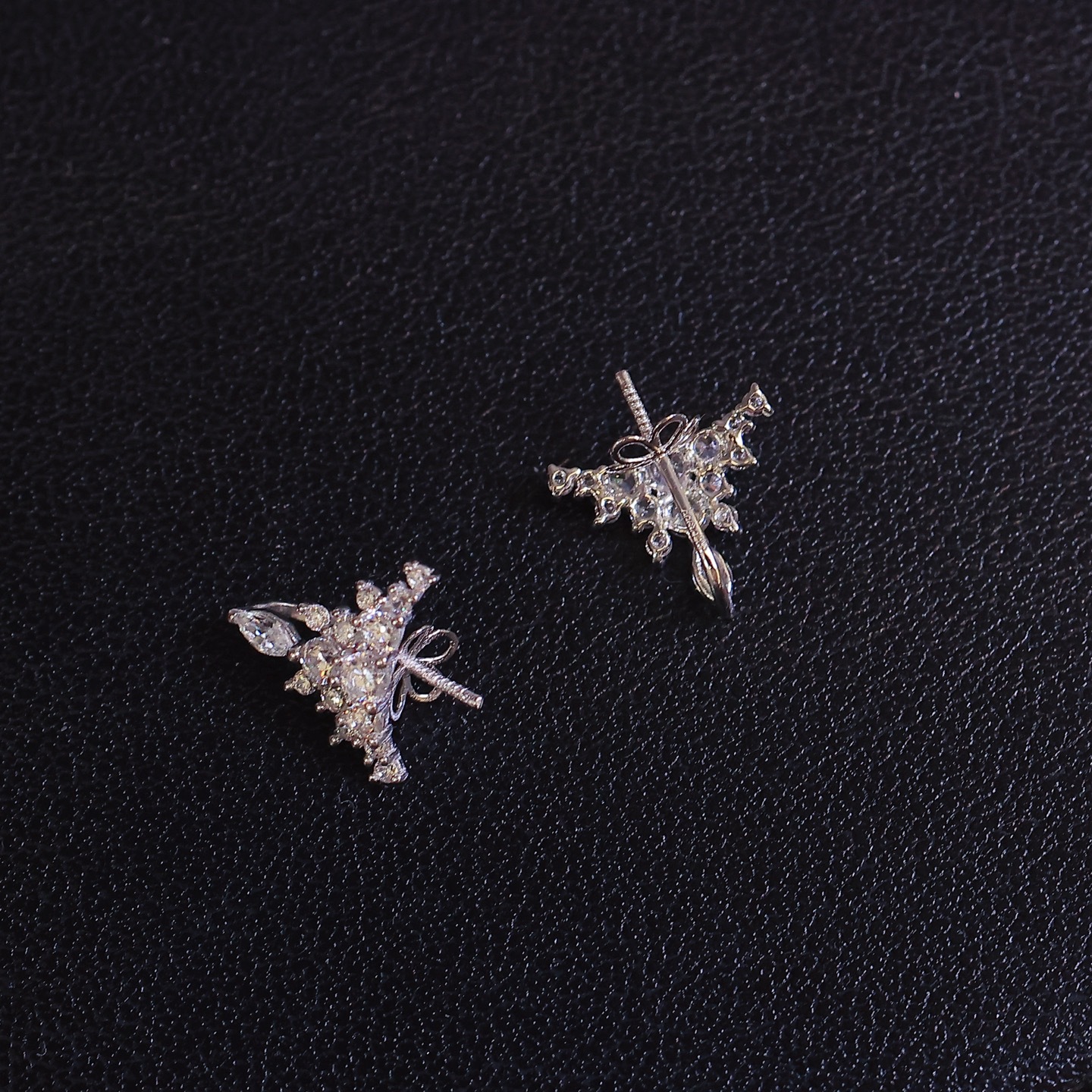 Pt900 Accessories Ice and Snow Queen Pendant Head Inlaid with Zircon Picture with 10-11 11-12mm Beads, Beads Not Included