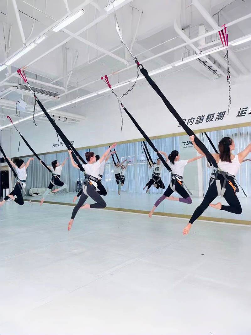 With fitness rope high-altitude yoga bungee sports dance bungee elastic rope hanging flying vitality rope