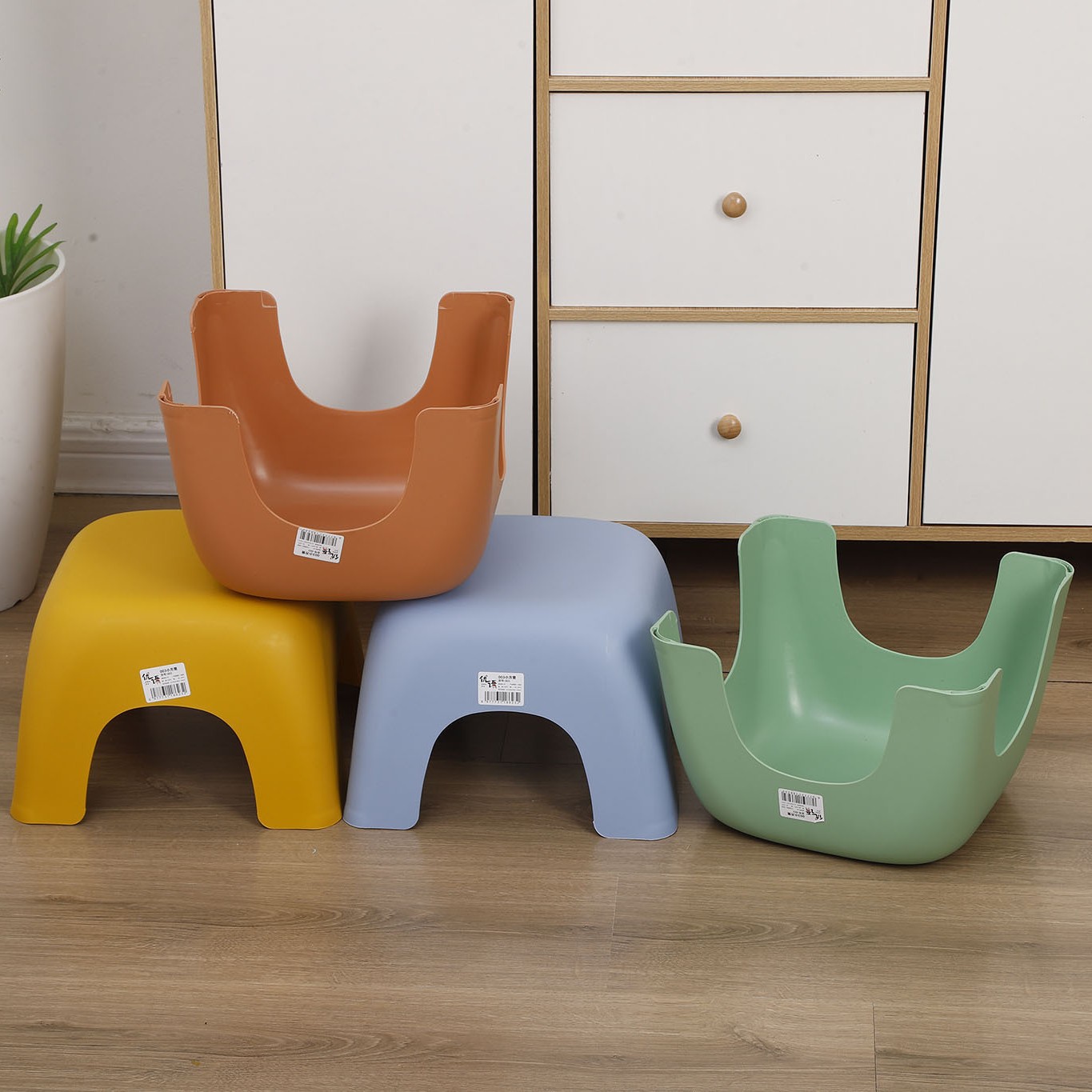 Manufacturer Wholesale Thickened Plastic Stool, Stylish Small Stool for Living Room and Bedroom, Shoe-Changing Stool, Children's Stool