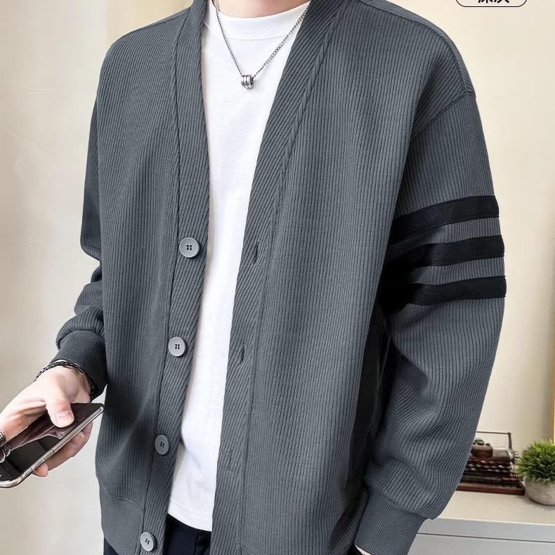 Men's Knitted Cardigan Jacket Is Privately Customized with Drawings and Samples