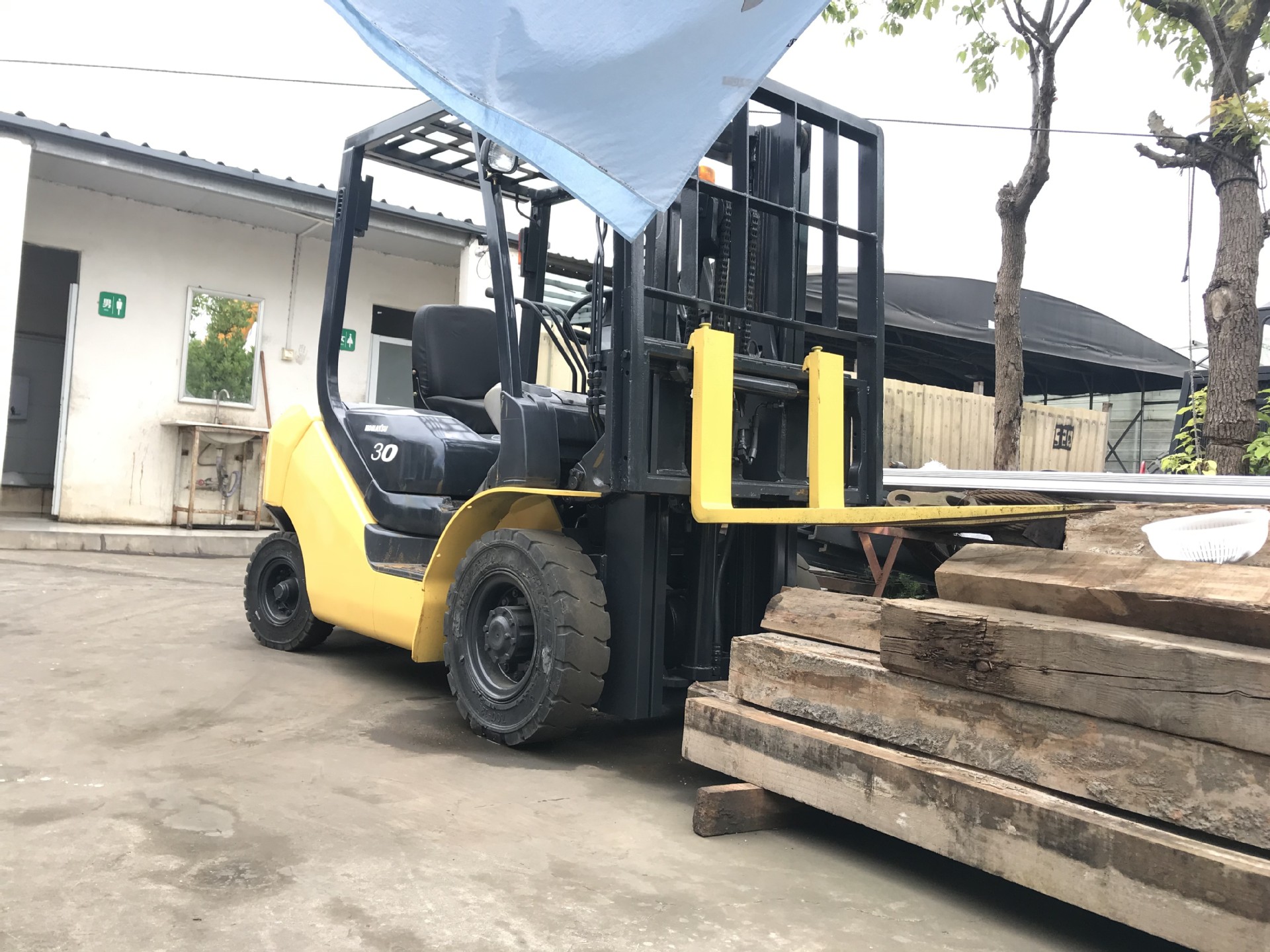 Forklift Wholesale Hangzhou Fuel 3 Tons Used Forklift Can Be Seen on the Ground, Support Cash on Delivery