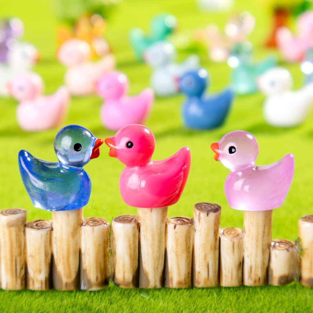 Cross-border Amazon luminous color duckling micro landscape decorative resin diy jewelry small accessories pendant ornaments