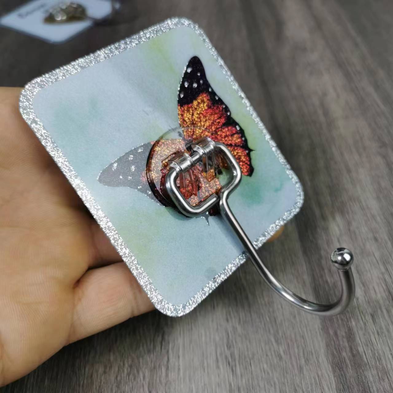 Stainless Steel Hooks with Gold Powder and Gold Pattern, Traceless Adhesive, Thickened, Strong, Household Large Adhesive Hooks for Clothes and Hat Storage, Wholesale