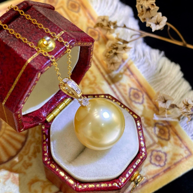 G18K Thick Gold Seawater Pearl Pendant 13-14mm Seawater South Sea Gold Beads with Delicate Leather Finish