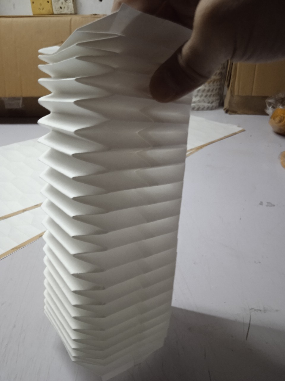 Organ origami. Paper folding. Stretchable paper folding. origami machine