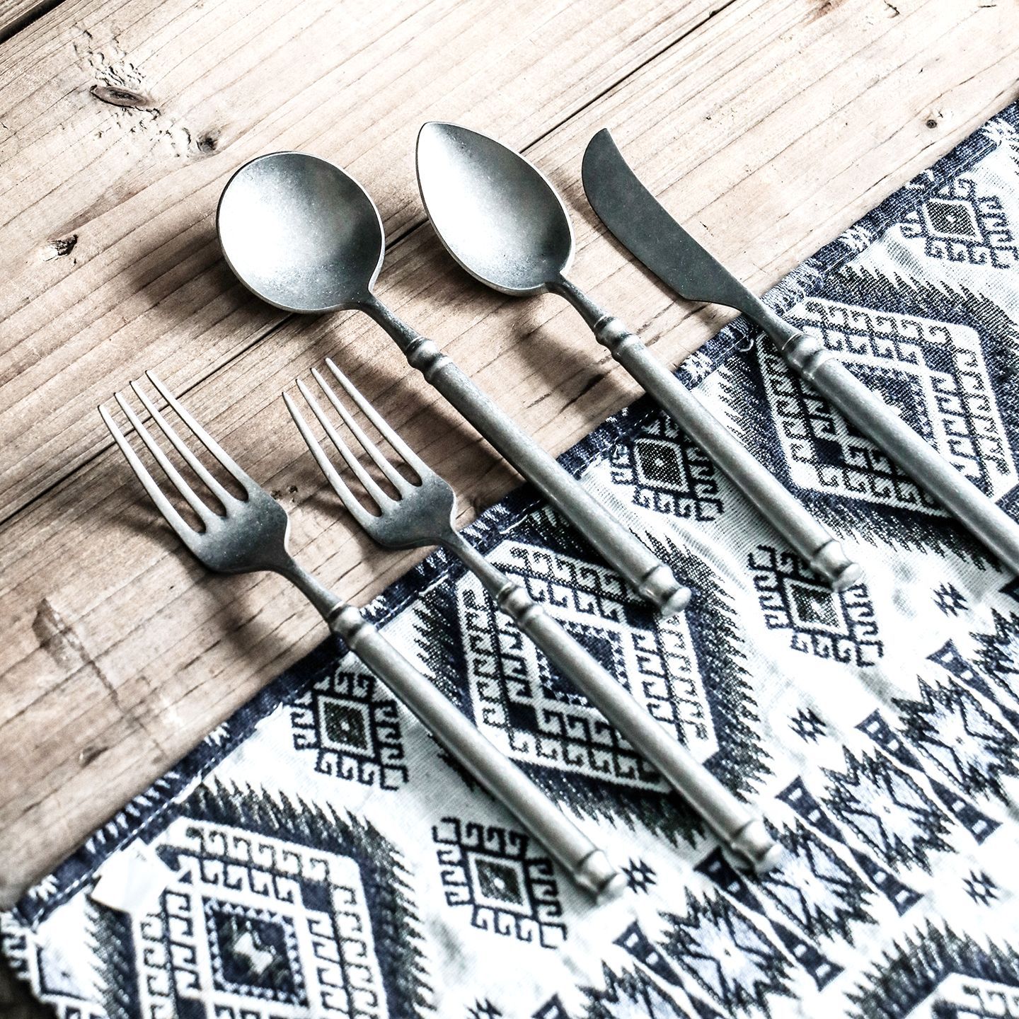 Solid 304 Stainless Steel Retro Distressed Design Western Steak Knife, Fork and Spoon Four-Piece Tableware Mixing Spoon Cake Fork