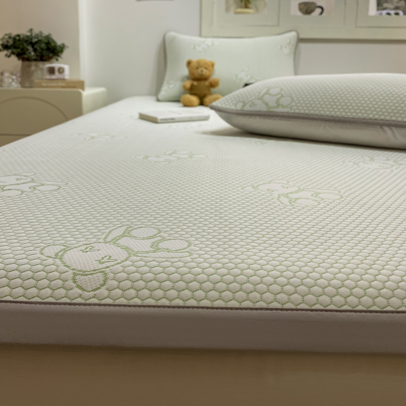 2025 three-piece mat mat mat jacquard small ice bear pillowcase new cool silk mat