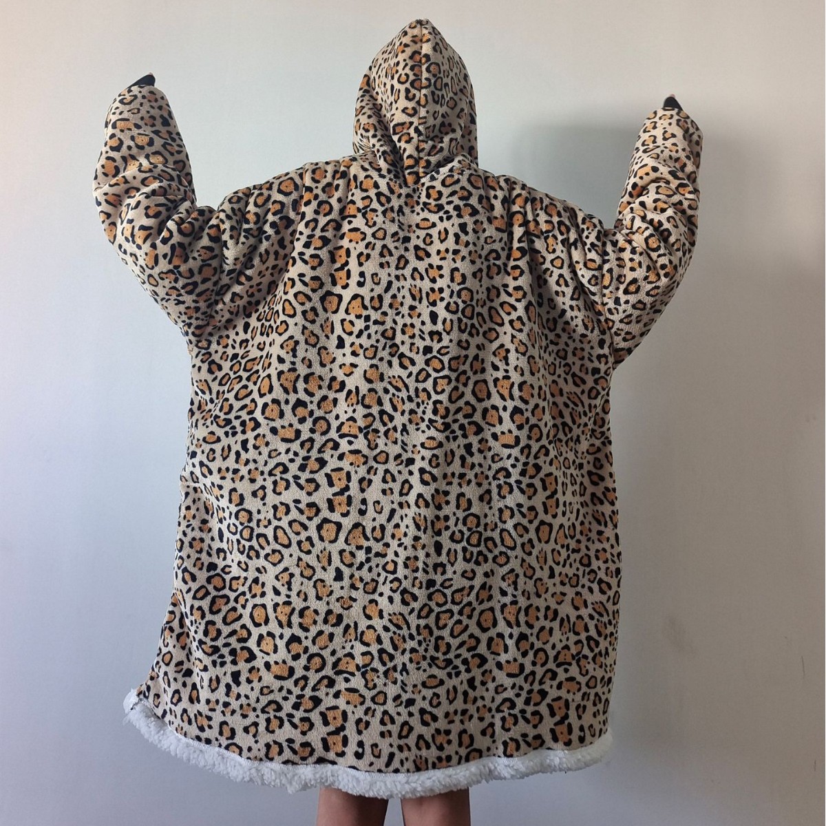 Foreign Trade Special for Leopard Print Thickened Hooded TV Blanket Loose Autumn and Winter Plush Double Pocket Lazy Clothes Fleece Jacket