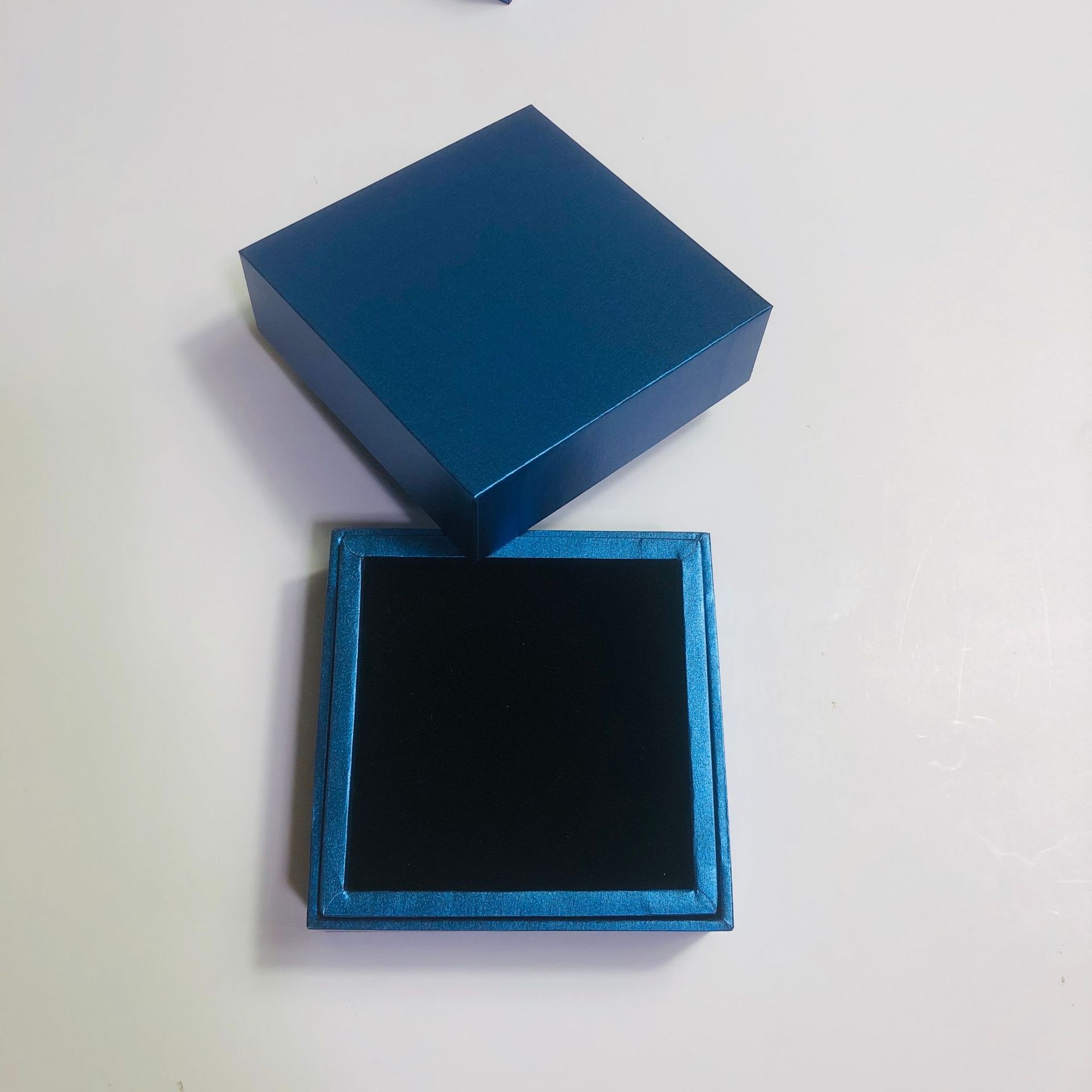 High-End Paper Small Gift Box Ready-Made Creative World Box Packaging Simple Style Cosmetic Packaging Box Shenzhen Dongguan Delivery