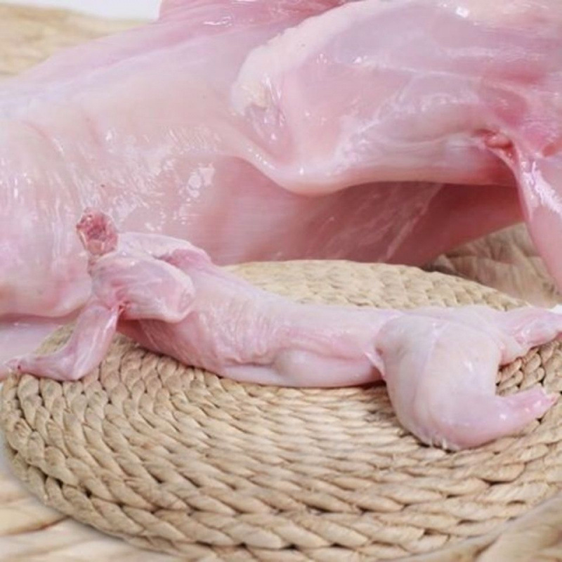 Fresh Whole Rabbit Meat with Free Shipping, Freshly Slaughtered Rabbit Meat, Frozen White Strips, Head and Skin Removed, about 0.5-2.5kg for Commercial Use