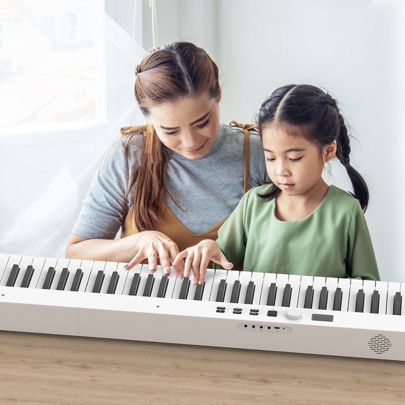Folding Piano 88 Key Charging Hand Roll Beginner Portable Electronic Piano Adult Bluetooth MIDI Keyboard Getting Started