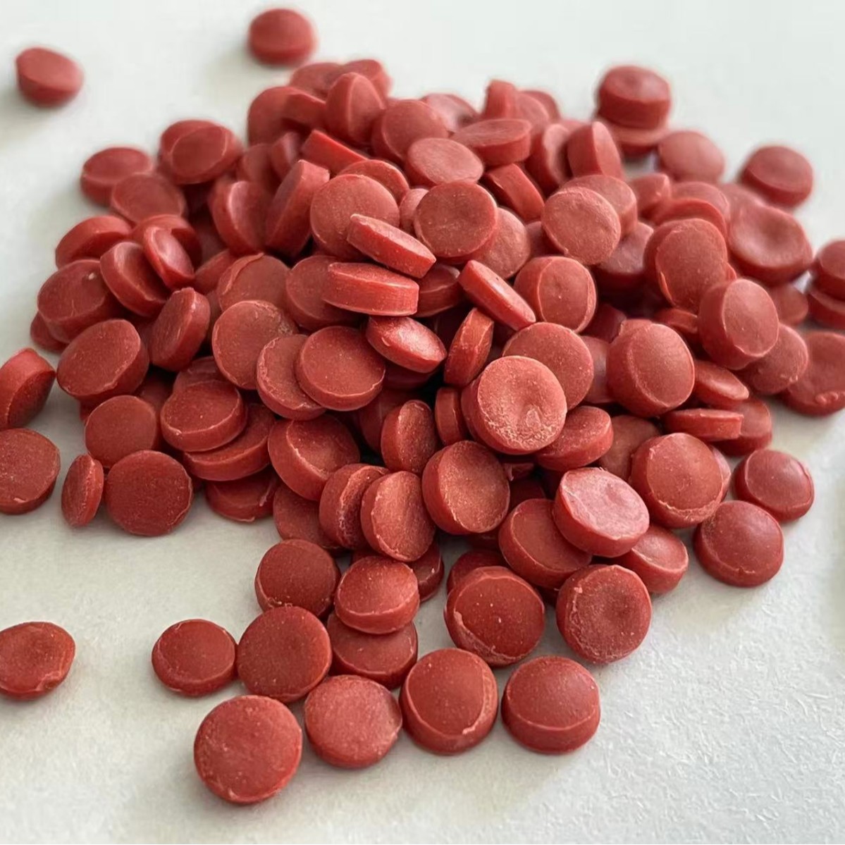 Red Hdpe Recycled Plastic Pellets High Hardness Pe Sheet Blown Molding Water Horse Modified Particles Recycled Pe Material