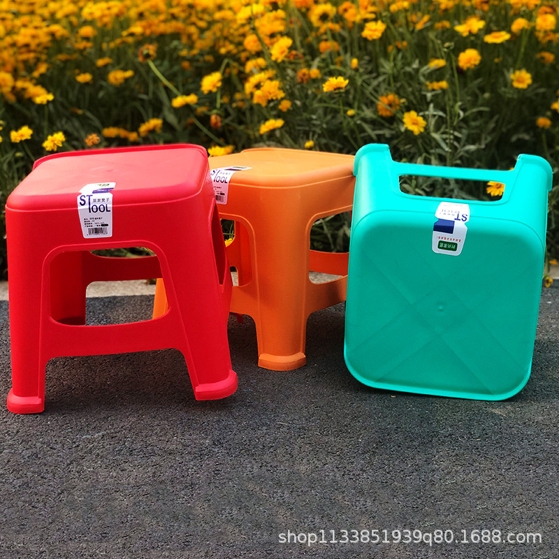 Portable Plastic Thickened Children's Stool for Home, Commercial and Office Use, Stackable Non-Slip Square Stool, Simple Swallowtail Stool Small