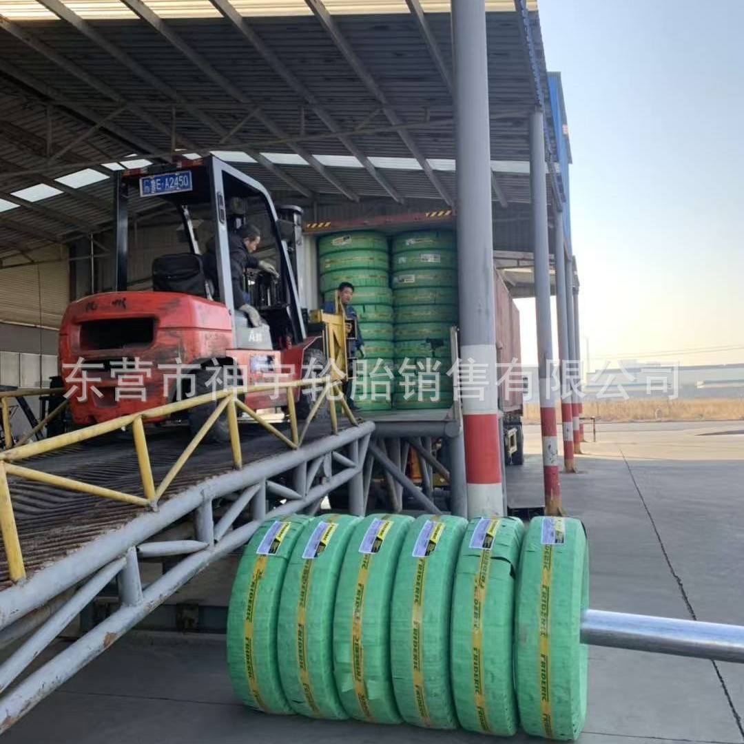 Factory Direct Supply 825R20 Truck Tire Old Third Line Thickeneded Wear-Resistant Load