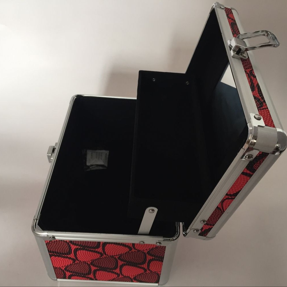 Processing and Customizing Cosmetic Cases, Customizing Drawings and Samples, Professionally Producing Various Aluminum Boxes
