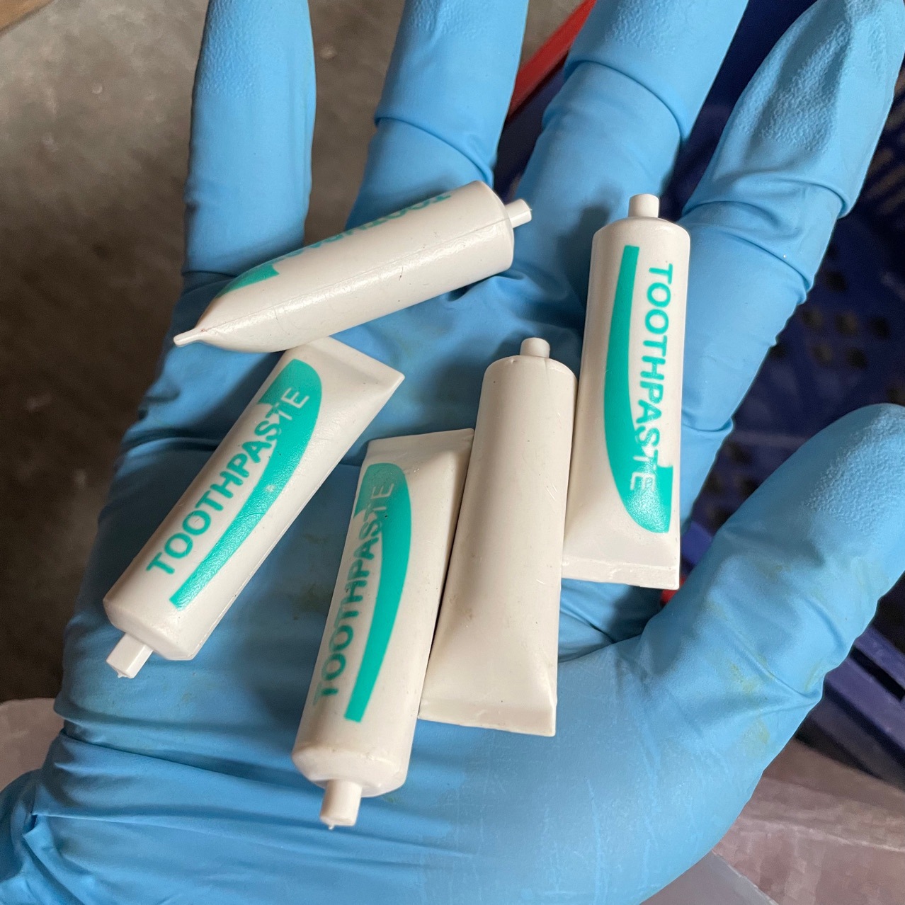 Оптовые игрушки, бутылки, банки, тюбики с пастой, игрушки с едой