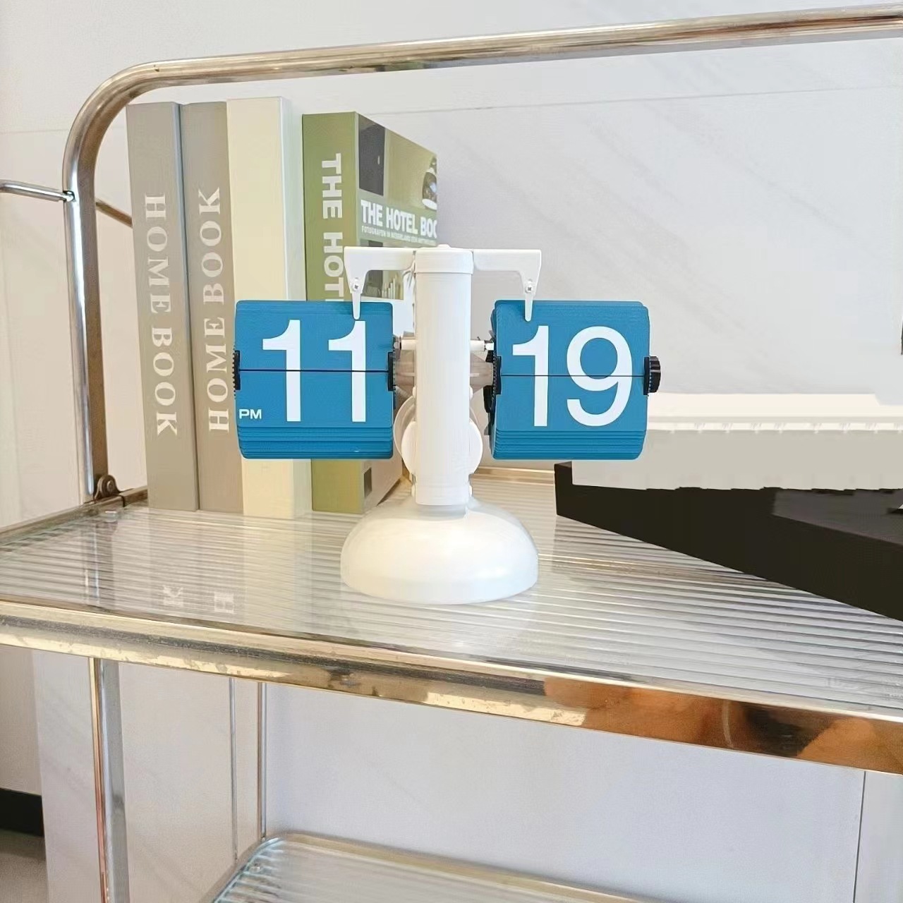 Creative Automatic Page Flip Clock Retro Living Room Decoration Modern Simple Wonderful Carving Clock One-Leg Small Balance Flip Clock