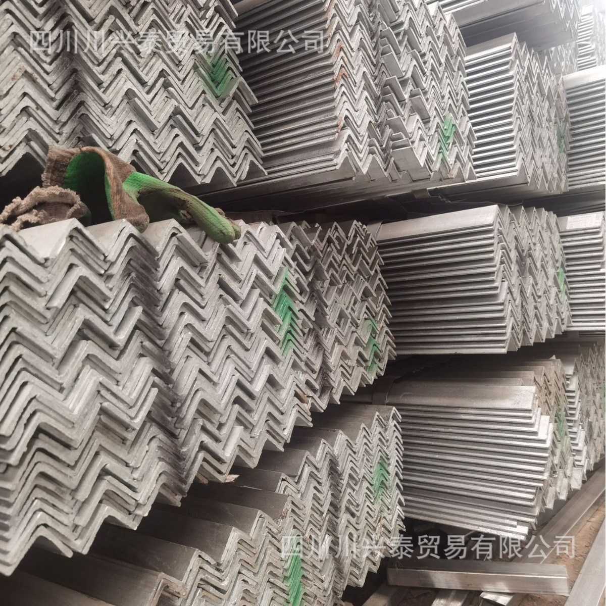 Hot-Dip Galvanized Angle Steel for Curtain Walls, Stainless Steel Universal Angle Iron, Galvanized Perforated Metal Structural Steel, Wholesale in Stock