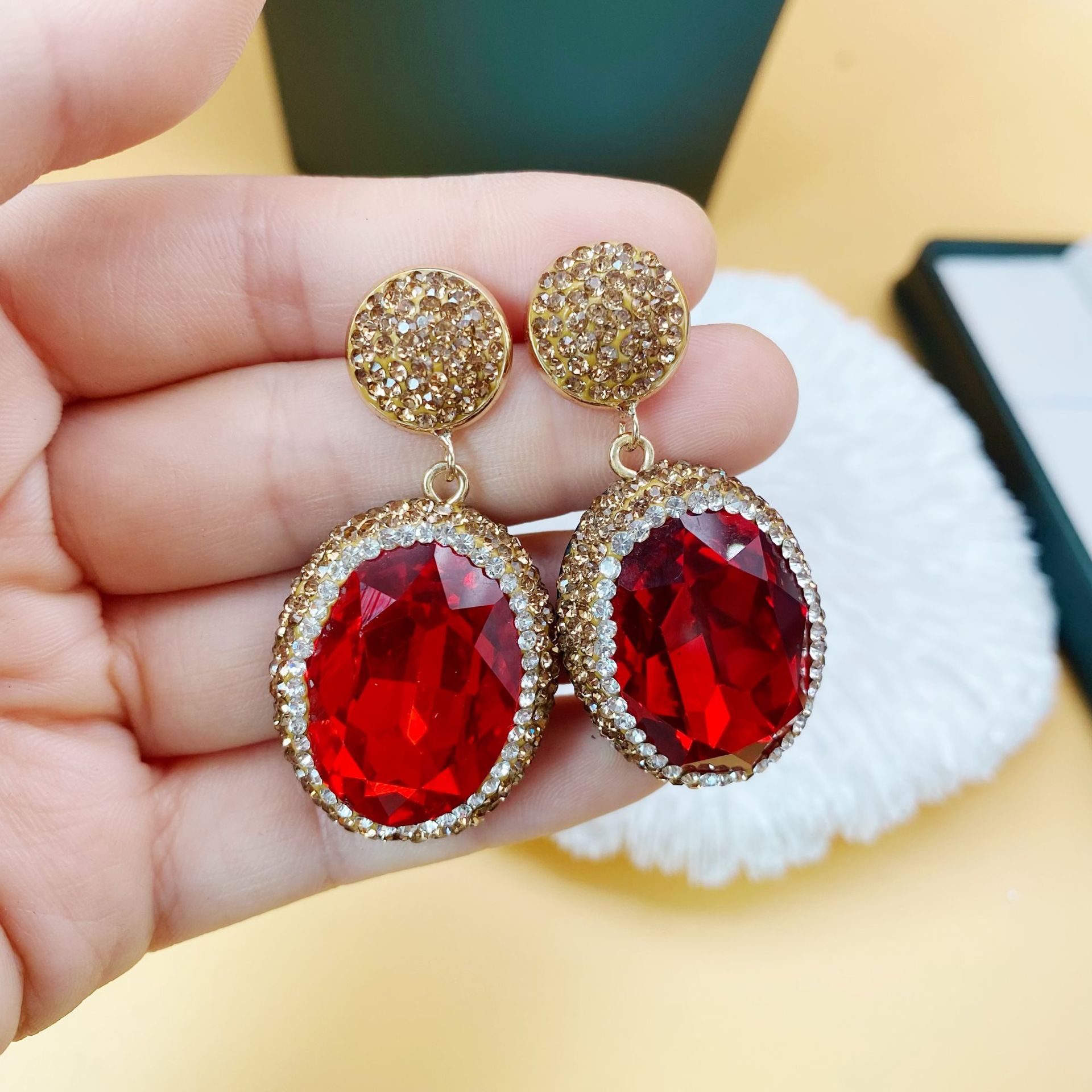 Women's New Swarovski Crystal Middle-Aged High-End French Retro Earrings Design Internet Celebrity Hot Style Earrings