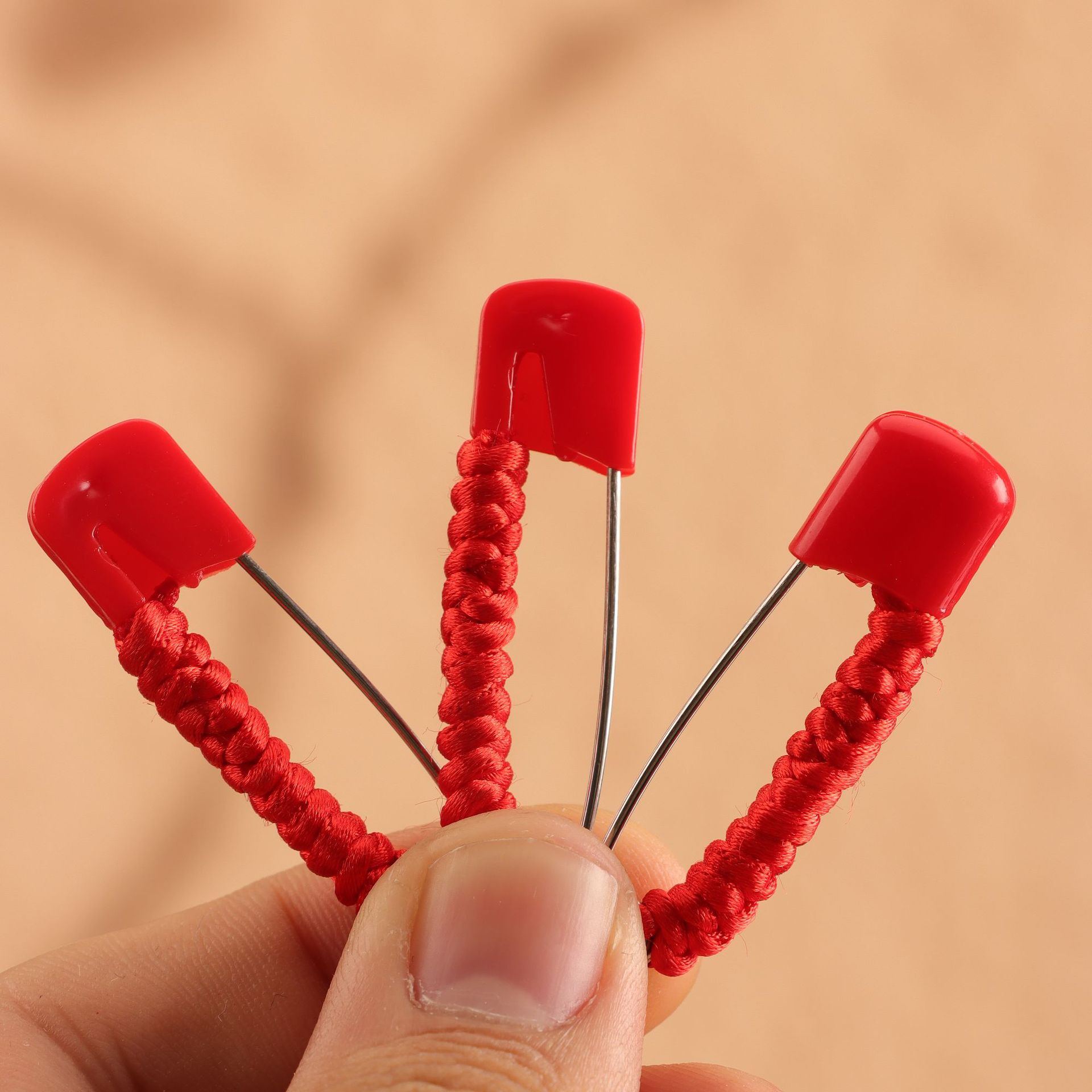 Брошь из красной веревки с алмазным узлом, защита тела для детей