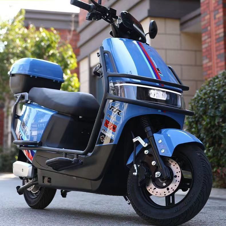 Long battery life big cool cow 3000 watt 2025 new 96V electric car 72V double disc pedal electric motorcycle