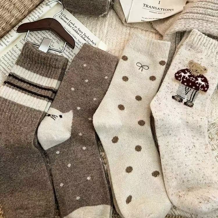 Autumn and Winter Women's Wool Socks, Fleece-Lined, Thickened, Warm Mid-Calf Socks, Japanese Retro Cashmere Cute Long Socks for Girls