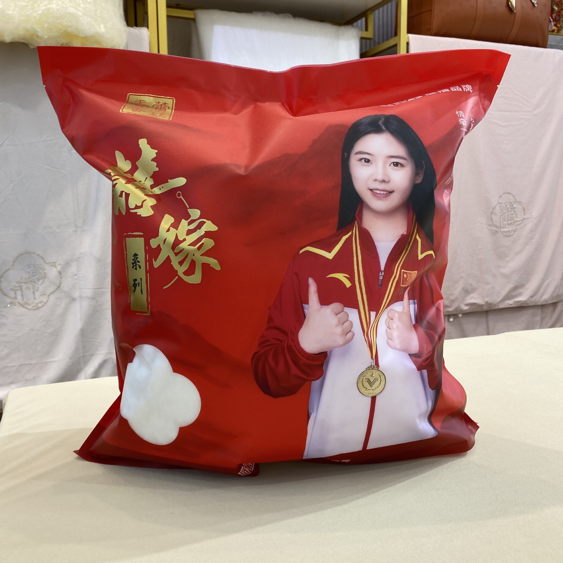 Чистый тутовый шелк легкая шина сырье оптовая продажа золотое двойное дворцовое шелковое необработанное одеяло Тунсян ручная работа шелковое одеяло шина основной