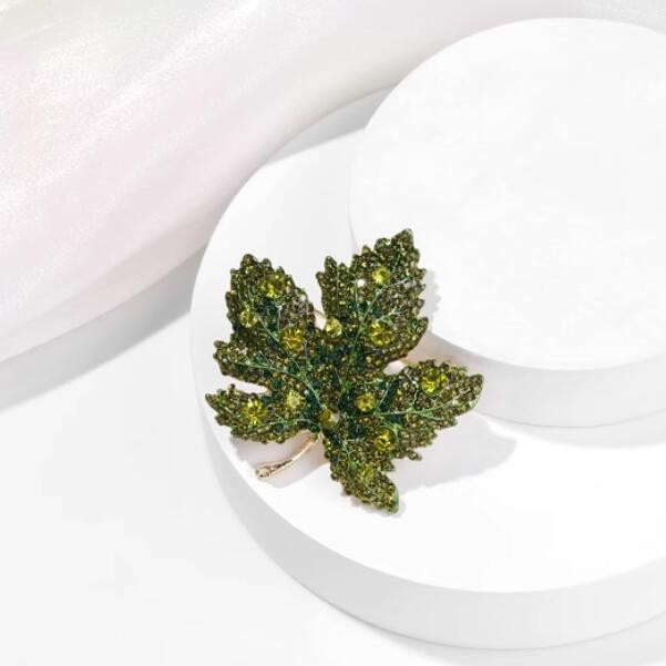 Maple Leaf Corsage Brooch, New Exquisite Pin Design with Rhinestone Feel, Niche Coat Luxury Suit Accessory