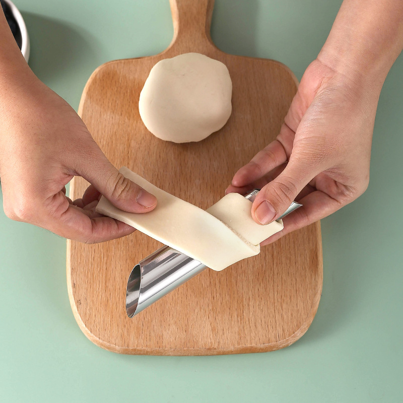 Cross-border spot stainless steel round tube Danish large spiral horn crisp baking tools sweet stuffing roll mold