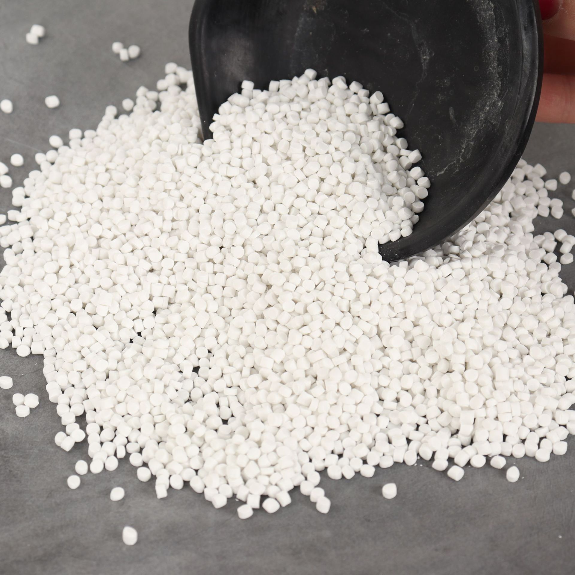 Calcium carbonate filled masterbatch processing factory injection blown film masterbatch PP calcium carbonate filled masterbatch factory customization