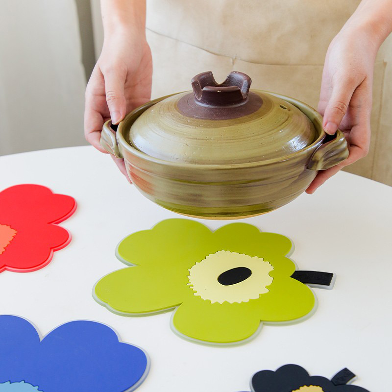Custom drop glue insulation pvc placemat creative finnish flower soup pad pot mat tabletop waterproof anti-fouling non-slip coasters