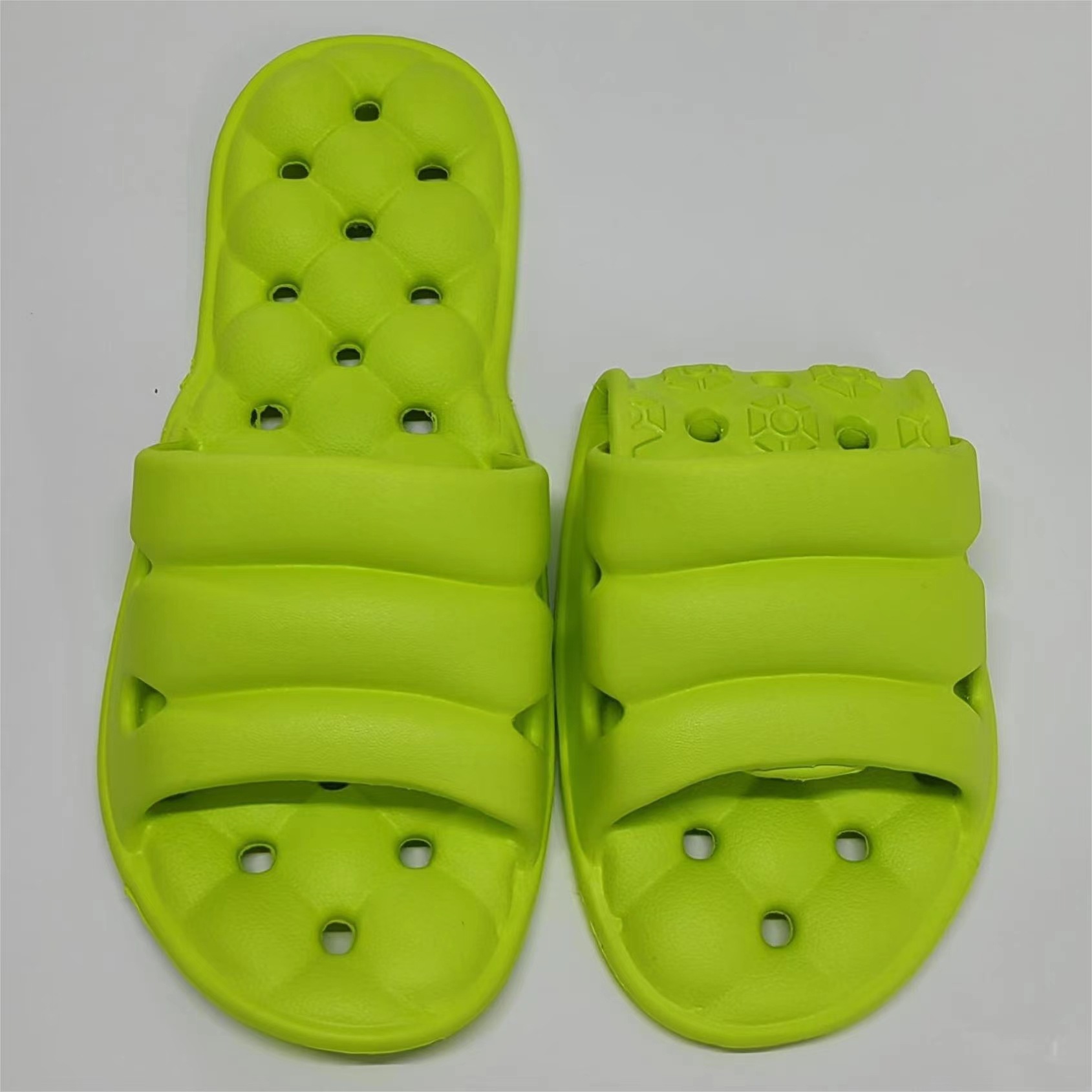 Travel hotel bathroom non-slip non-smelly feet hollow leaking shoes men's summer new couples home folding slippers women