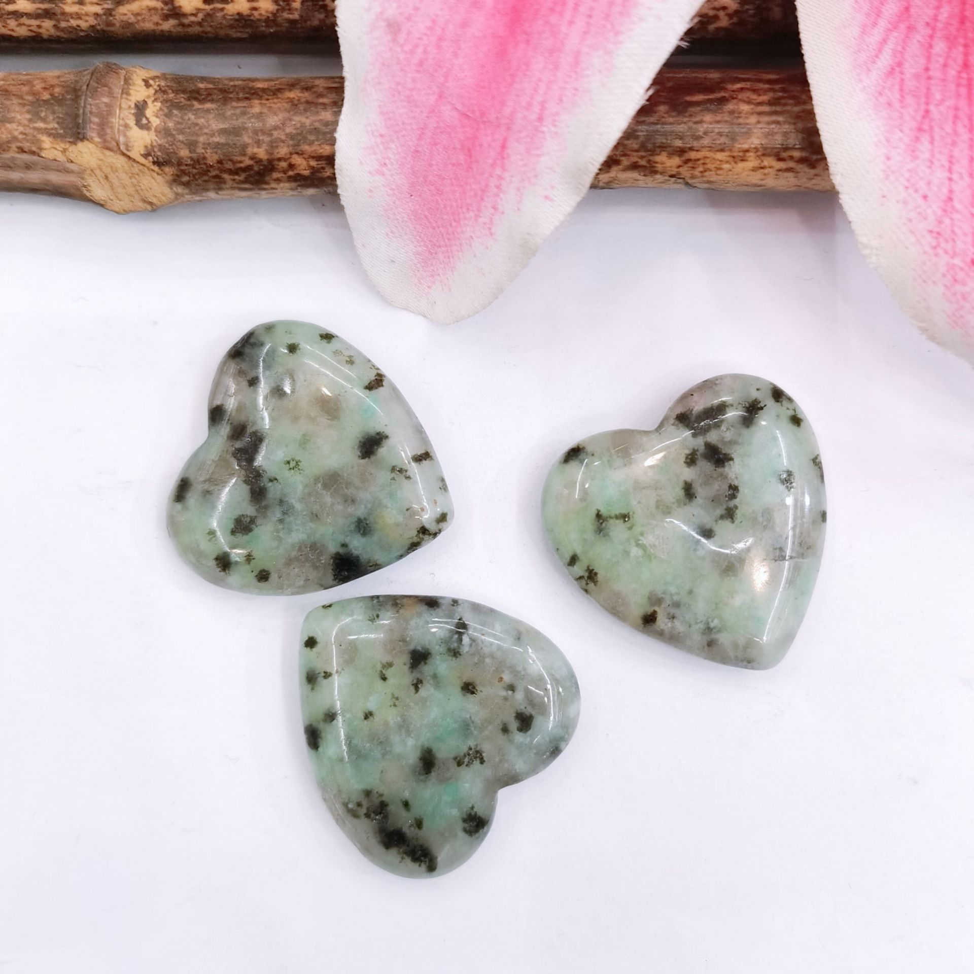 Cross-border natural crystal agate 30mm non-porous love pendant heart heart-shaped ornaments accessories Amazon