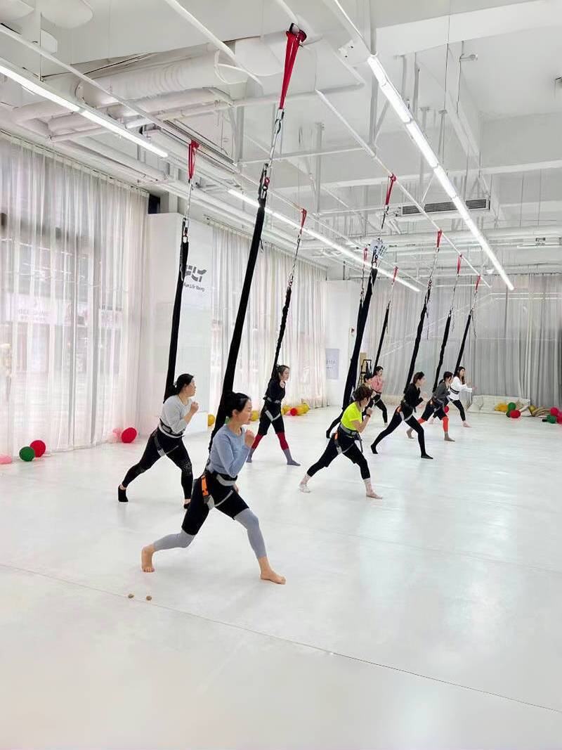With fitness rope high-altitude yoga bungee sports dance bungee elastic rope hanging flying vitality rope