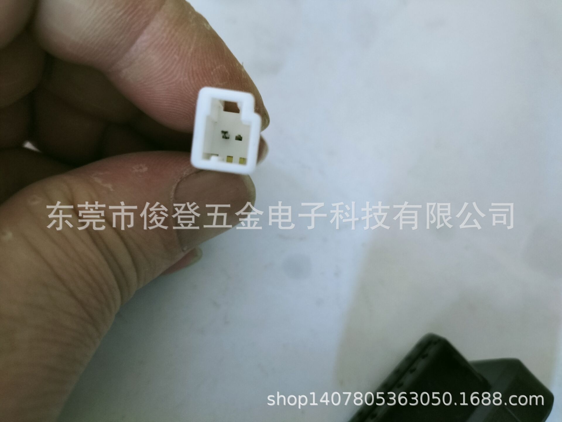 Manufacturer sells OBD2 adapter wire for electric tailgate