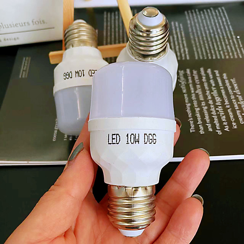 10 watt energy-saving light bulb White energy-saving light bulb home department store running Jianghu stall supply wholesale