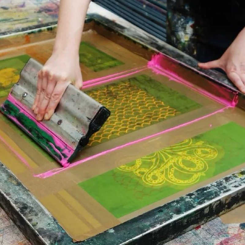 Тампопечать, печать логотипов на подарках, графический дизайн, специальная цветовая печать по системе Pantone