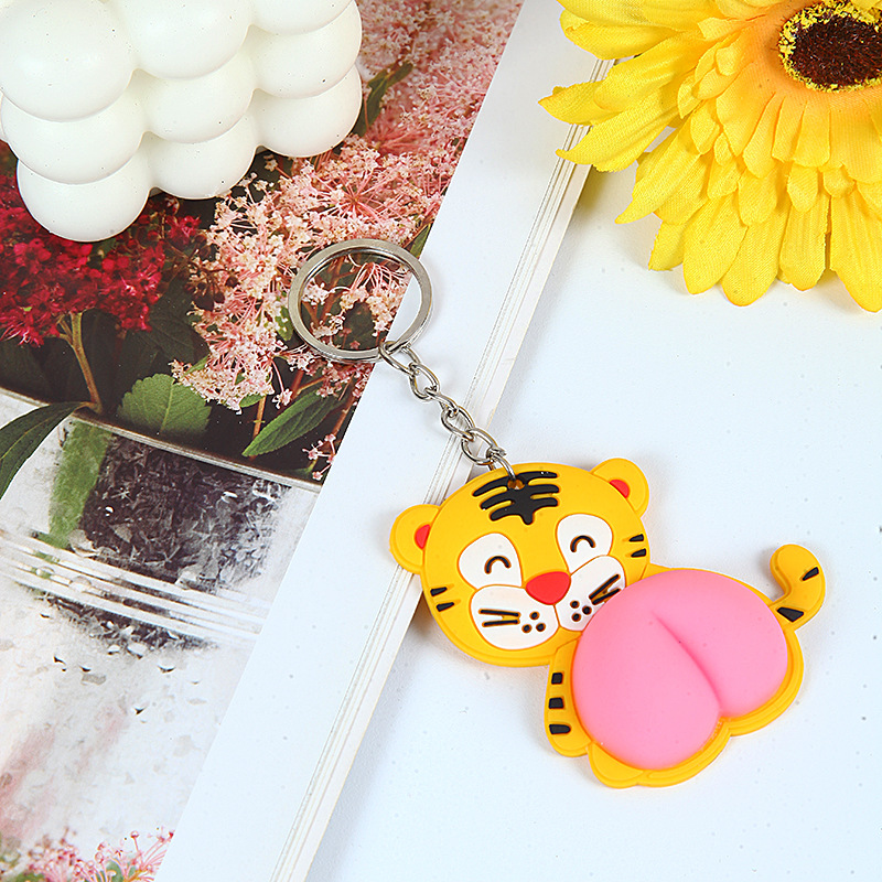 Factory wholesale peach ass vigorously refers to decompression pinch music ass keychain soft glue pink hip ornaments