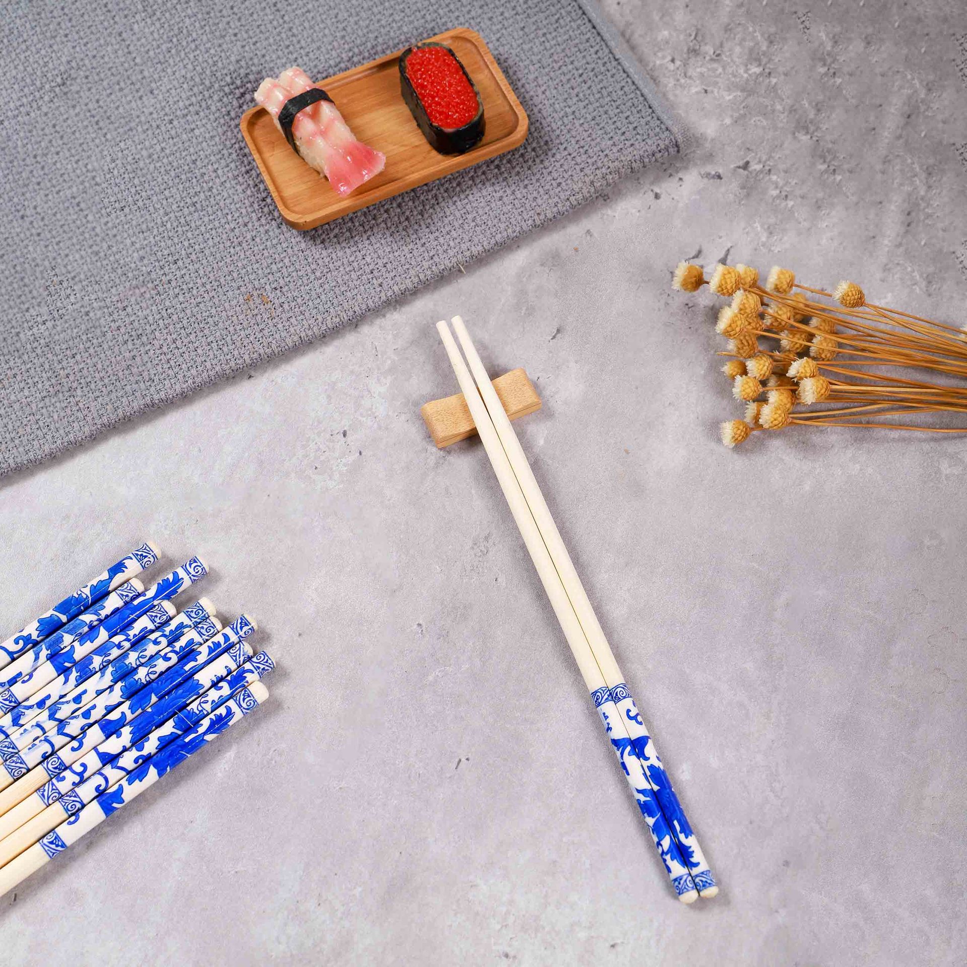 Blue and White Porcelain Bamboo Chopsticks Manufacturer Wholesale Printed Chopsticks for Home Use, Hotel Restaurants, Takeaway Disposable Chopsticks in Large Quantities