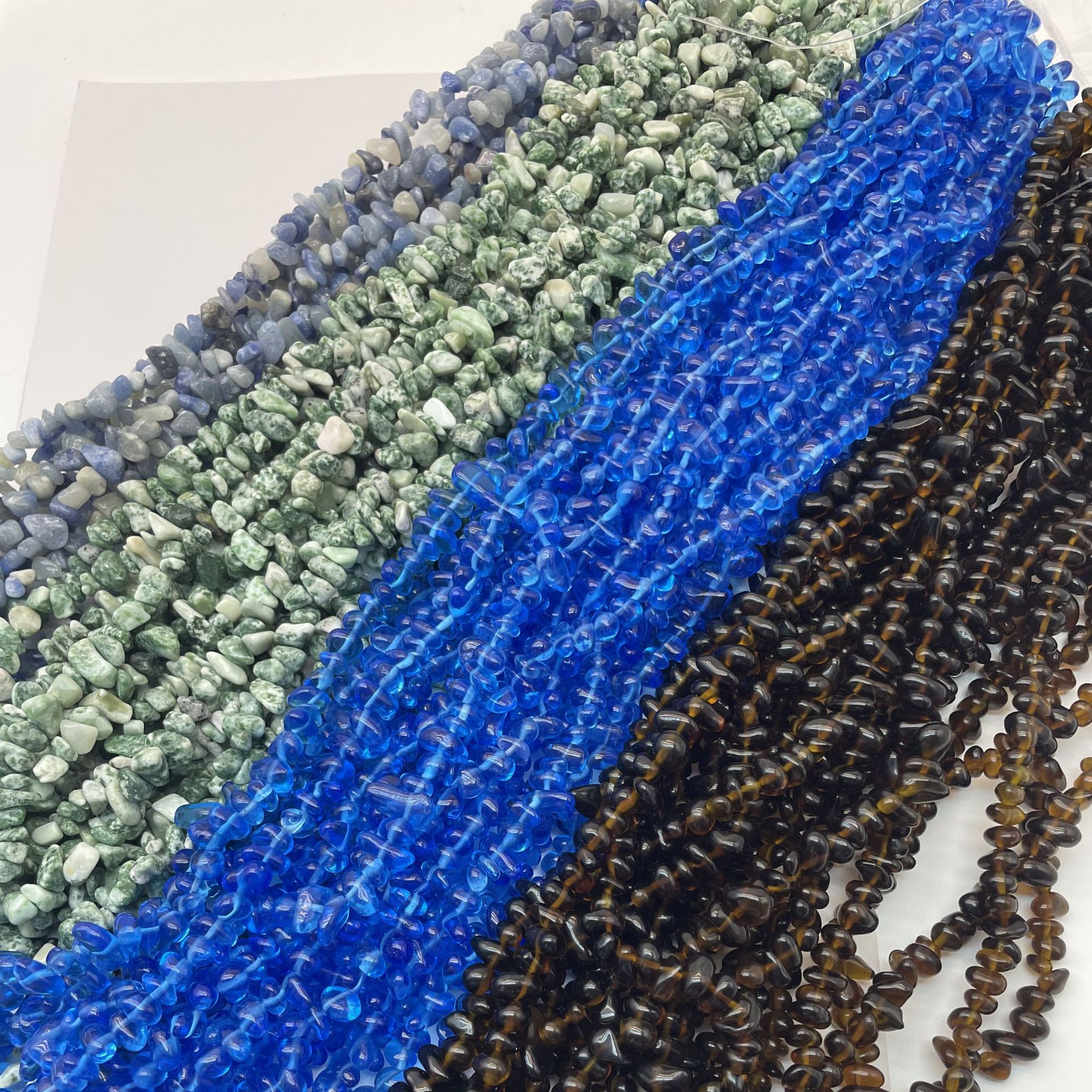 Cross-border Hot Sale Natural Glazed Crystal Gravel Irregular Perforated Green Point Stone Diy Semi-finished Accessories Beaded